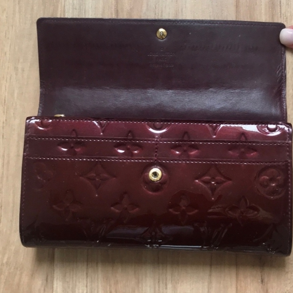 Authentic Louis Vuitton Long Vernis Sarah wallet - Picture 9 of 16